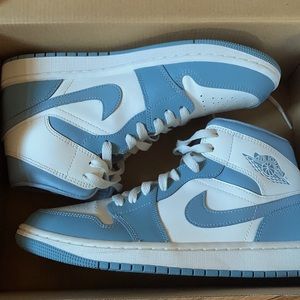 university blue jordan 1 mid